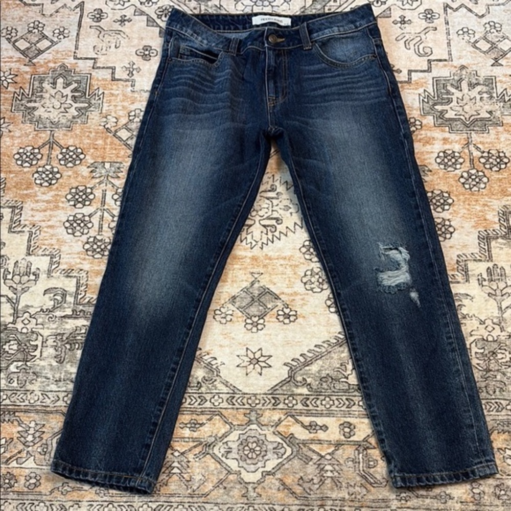 HIDDEN 28 straight cropped jeans in medium wash, slightly distressed